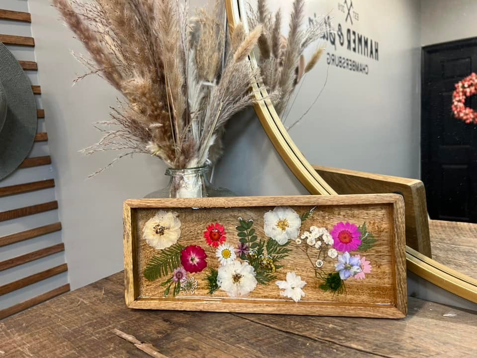 09/27 Saturday 11:00am - Pressed Flowers Resin Board