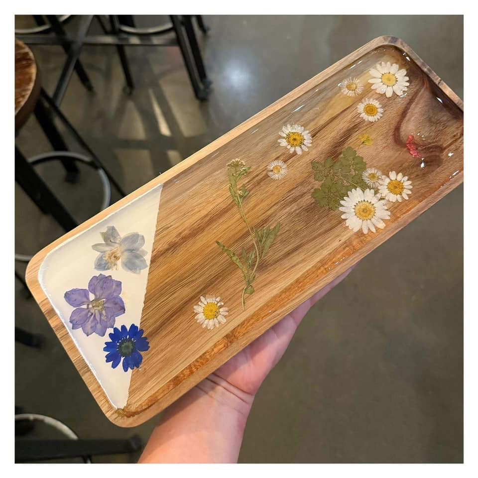 09/27 Saturday 11:00am - Pressed Flowers Resin Board
