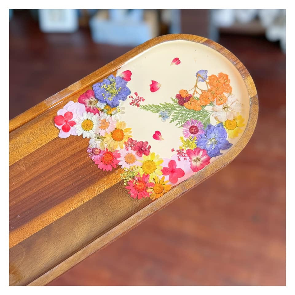 09/27 Saturday 11:00am - Pressed Flowers Resin Board